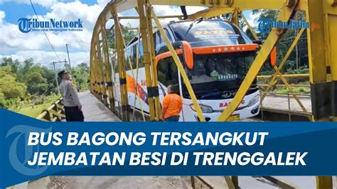 Insiden Bus Bagong Tersangkut Jembatan Besi Di Trenggalek Mobil Tidak