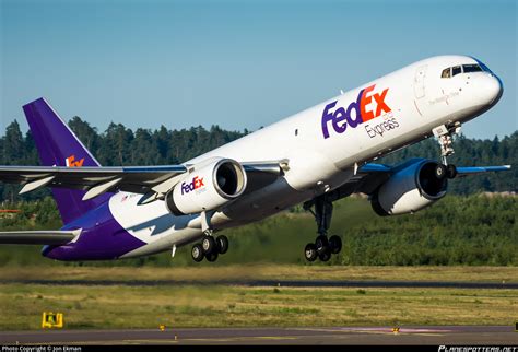 N922FD Federal Express FedEx Boeing 757 23A SF Photo By Jon Ekman