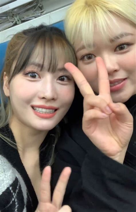 Momo And Jeongyeon Vlive Update