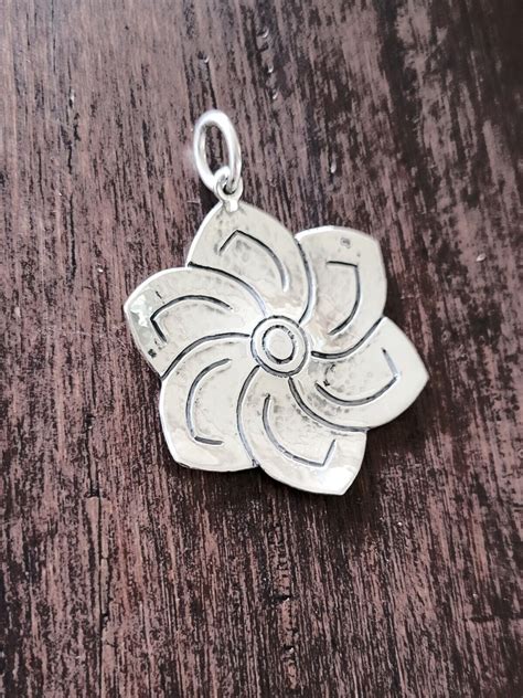 Retired James Avery Flower Pendant Sterling Silver Gem