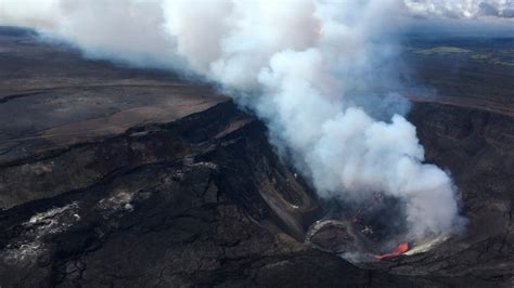 Lava Lake Forms As Hawaii Volcano Erupts After Year Break Ntd