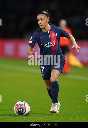 Sakina Karchaoui Izquierda Del Paris Saint Germain Y Melvine Malard