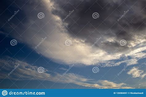 Cielo Y Nubes Hermosos Imagen De Archivo Imagen De Nublado 126984051