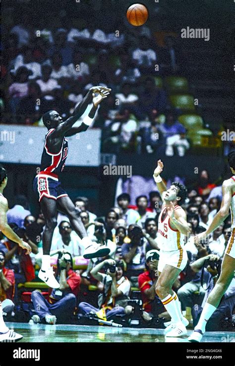 Michael jordan 1984 hi-res stock photography and images - Alamy