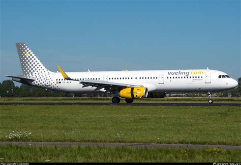 EC MLM Vueling Airbus A321 231 WL Photo By Aldo Bidini ID 1108310