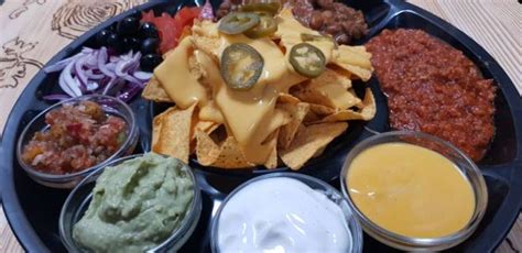 Nacho plate (nachos with dips) – Gringos