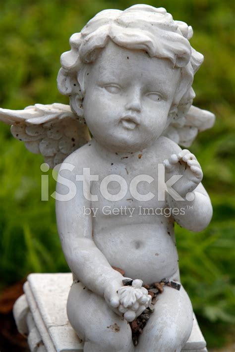 Foto De Stock Figura De Anjo No Túmulo De Um Royalty Free FreeImages