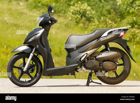 Suzuki Sixteen 125 Scooter Stock Photo Alamy