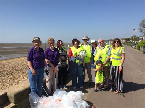 Leigh Lions fighting litter on the beaches - Leigh on Sea Lions Club
