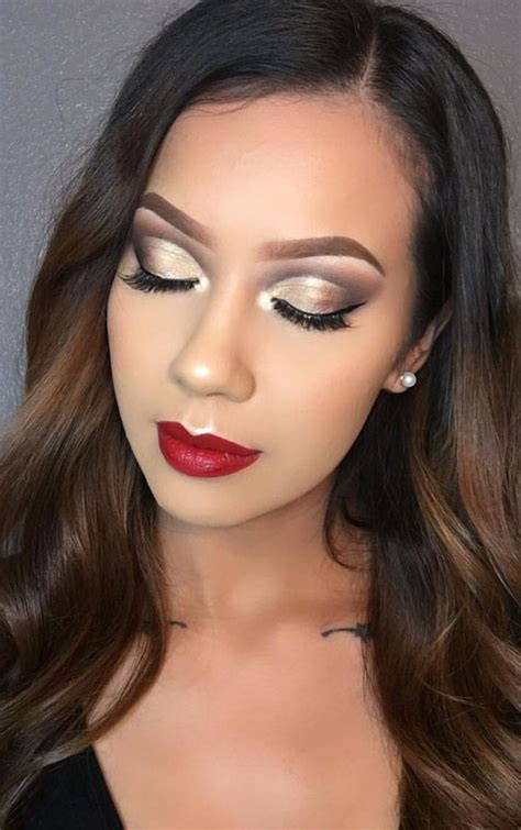 40 Gorgeous Holiday Makeup Ideas Gold Rhinestones Cut Crease