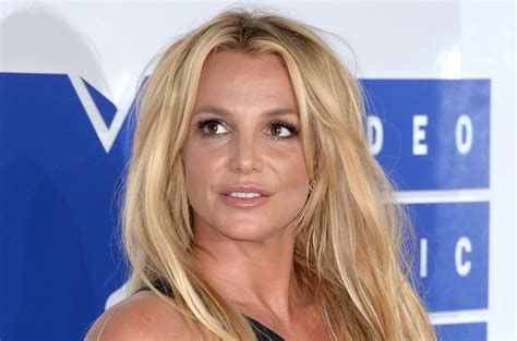 Britney Spears Explains How She Twisted Her Ankle After Hotel Incident