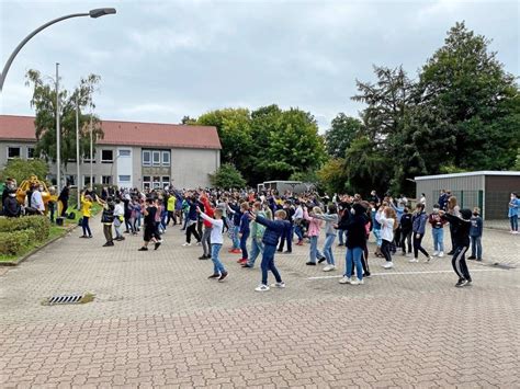 Realschule In Salzgitter Bad Flashmob Auf Dem Schulhof