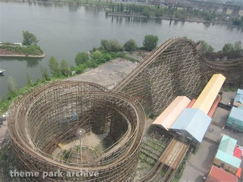 Monstre At La Ronde Theme Park Archive