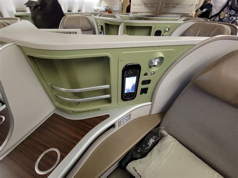 Airline Review: EVA Air – Business Class (Boeing 777-300ER Royal Laurel ...