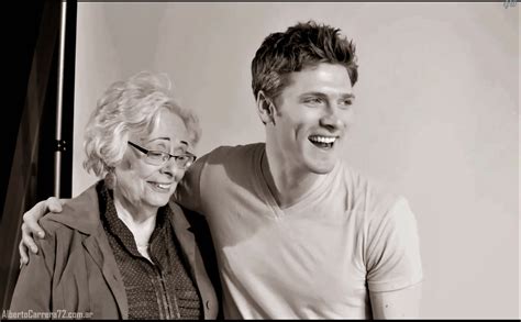 El Primer Abrazo Gay Qu Sucede Cuando Una Persona Homof Bica Y Una Gay Se Juntan Por Primera