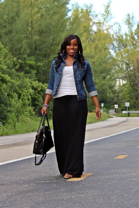 Weekend Wear Black White Curves And Confidence