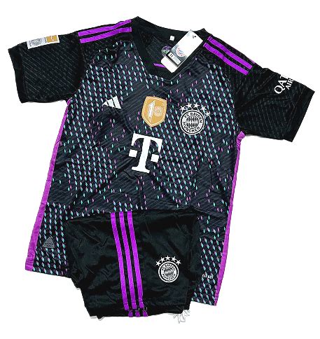 KIT INFANTIL BAYERN DE MUNIQUE 2024 UNIFORME 3 AEROREADY