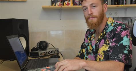 Mâcon Bourgvilain Le gérant du sex shop mâconnais se lance dans la musique