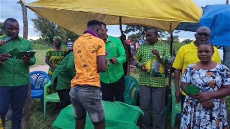 Mwenyekiti Wa CCM Wilaya Ya Manyoni Aongoza Zoezi La Kupokea Wanachama