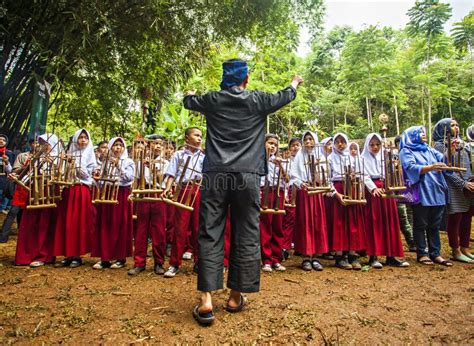 Bandung Indonesia 12 24 2017 Elementary School Students Play