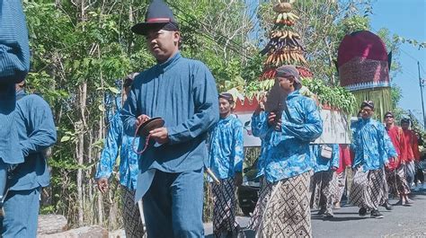 Kirab Budaya Kaliasem Petung Sodorkan Kerajinan Blangkon Dan Irus Krjogja