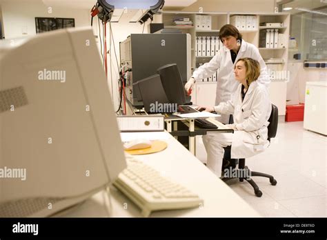 Inductively coupled plasma Fotos und Bildmaterial in hoher Auflösung