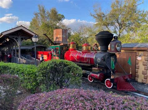 The Walt Disney World Railroad in the Magic Kingdom - Military Disney Tips