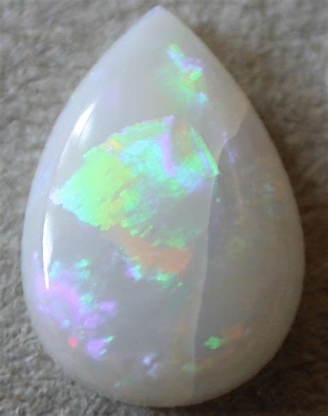 How To Buy Opals A Guide To The Mysterious Gemstone ™