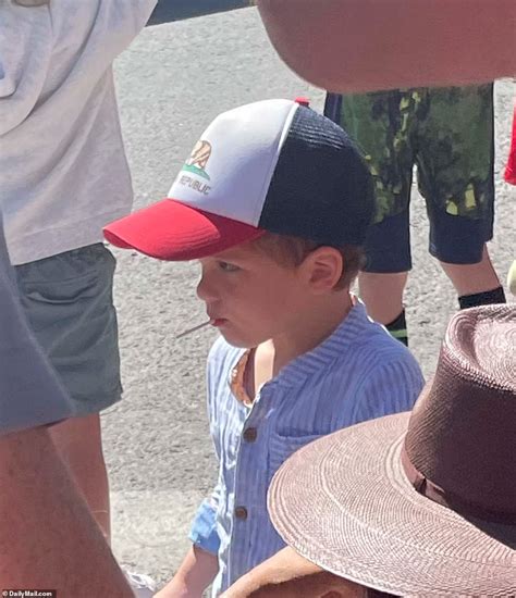 Harry And Meghan Spotted At 4th Of July Parade With Archie Daily Mail