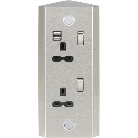 13a 2 Gang Vertical Switched Plug Socket With 2x Usb Charging Ports