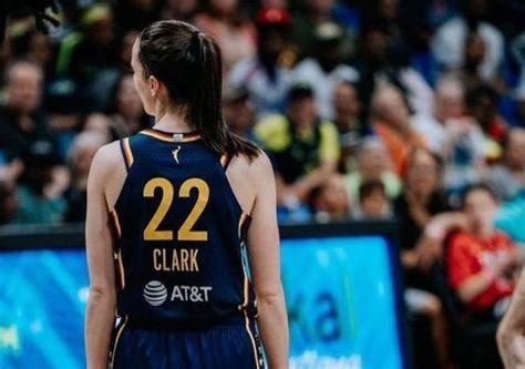 Wnba：女库里克拉克2268创双纪录 状元加盟3战狂热全败 球迷屋