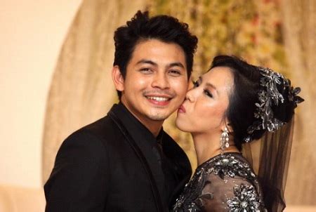 Gambar Majlis Resepsi Perkahwinan Izzue Islam Dan Awin Nurin Photo