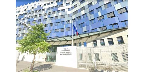 Paris Deux Policiers De La Brigade Des Stups Soup Onn S D Avoir