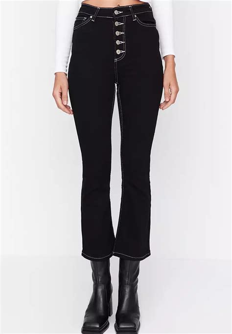 Buy Trendyol Buttoned Crop Jeans Online ZALORA Malaysia