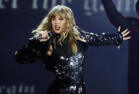 Did Taylor Swift turn down the 2023 Super Bowl halftime show in Arizona?