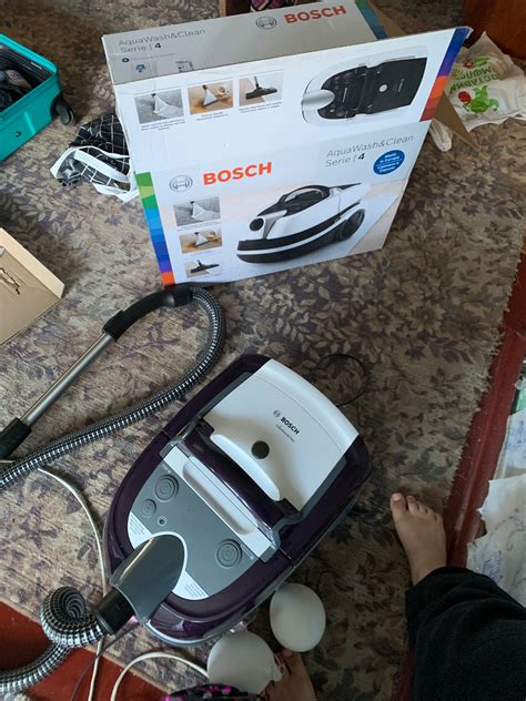 Пылесос моющий с аквафильтром Bosch BWD41740 купить в Comfy: цена ...