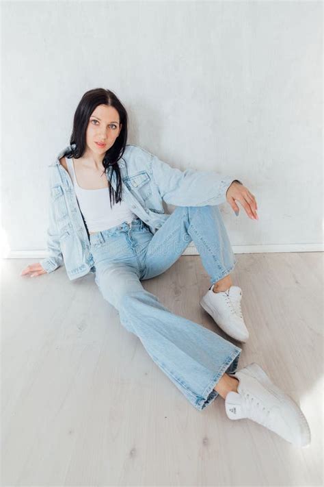 Portrait Of Beautiful Slim Fashionable Brunette Woman In Jeans Stock Image Image Of Beautiful