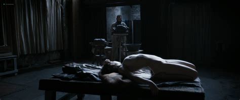 Naked Izïa Higelin in Rodin