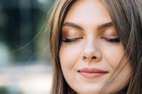 Premium Photo Girl Closing Her Beautiful Blue Eyes Wind Blowing On