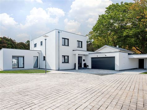 Einfamilienhaus Mit Einliegerwohnung Garage Und Carport In Bad