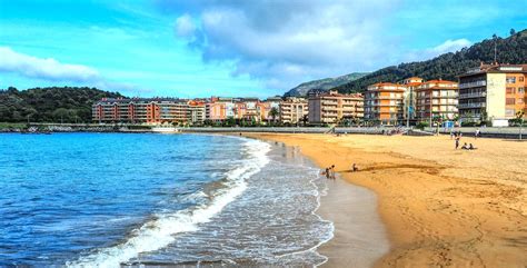 Playa Y Entorno Residencial De Brazomar Castro Urdiales Flickr