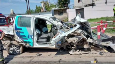 Impactante Video Un Patrullero Fue Embestido Por Un Tren En Pilar Y