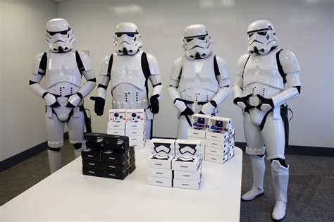 Google is giving away Star Wars Cardboard headsets right now - The Verge