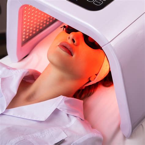 Experts Reveal The Benefits Of Red Light Therapy