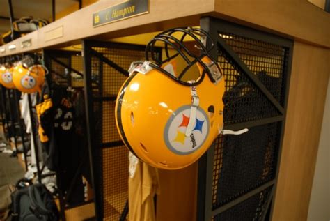 Pittsburgh Steelers Throwback Helmet - Pittsburgh Steelers - 3872x2592 ...