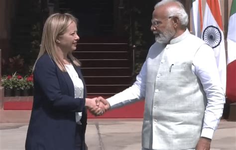 Pm Modi Meets Italian Counterpart Giorgia Meloni At Delhis Hyderabad