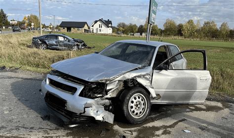 Tragiczny wypadek w Świdniku Kierowca jednego z aut wyleciał przez szybę