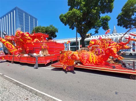 Unidos Da Ponte Alegorias Na Rea De Concentra O Do Samb Dromo