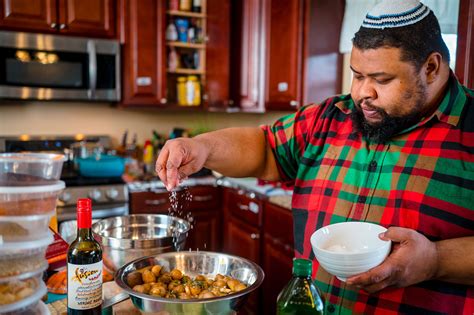 Culinary Scholar Michael Twitty Shows How Our History Is Baked Into Our Food Uw Magazine