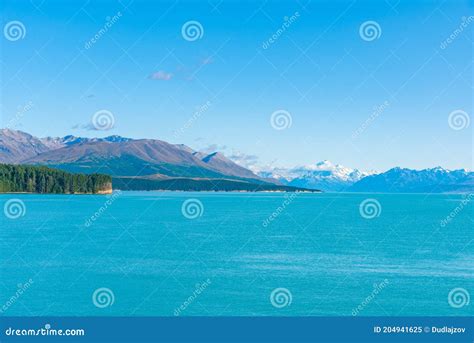 Aoraki / Mt. Cook Viewed Behind Lake Pukaki in New Zealand Stock Image ...